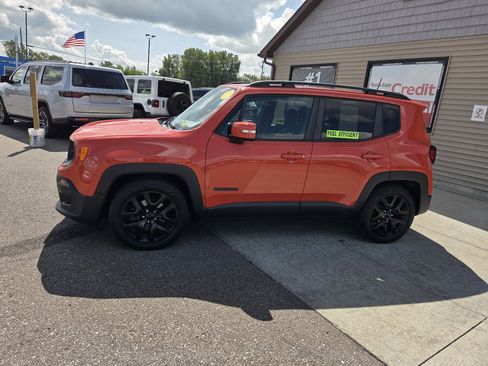 Used 2018 Jeep Renegade Altitude w/ Popular Equipment Group image 8