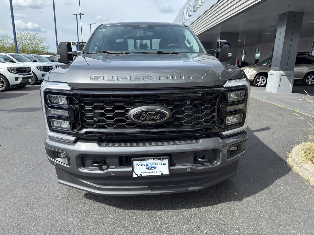 New 2026 Ford F350 Lariat w/ Black Appearance Package AWD/4WD image 2