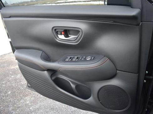 Used 2025 Honda HR-V Sport image 31