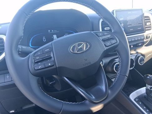 New 2025 Hyundai Venue Limited image 22
