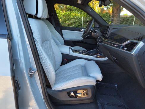 Used 2026 BMW X7 xDrive40i w/ M Sport Package AWD/4WD image 33