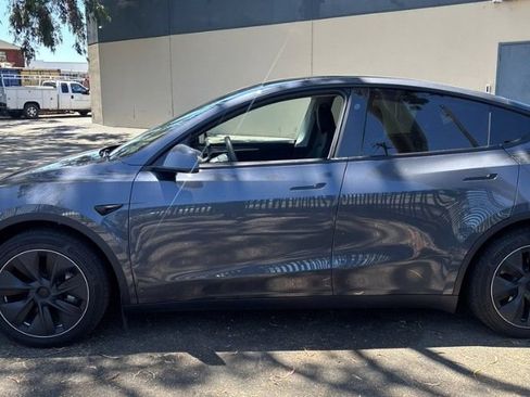 Used 2023 Tesla Model Y Long Range AWD/4WD image 3