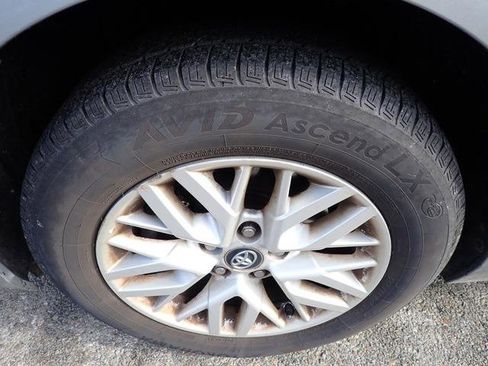 Certified 2017 Toyota Camry LE image 9