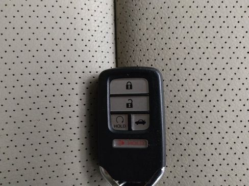 Used 2017 Honda Accord Touring image 32