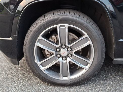 Certified 2019 GMC Acadia Denali w/ Technology Package AWD/4WD image 8