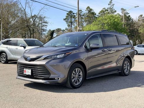 Certified 2024 Toyota Sienna XLE image 24