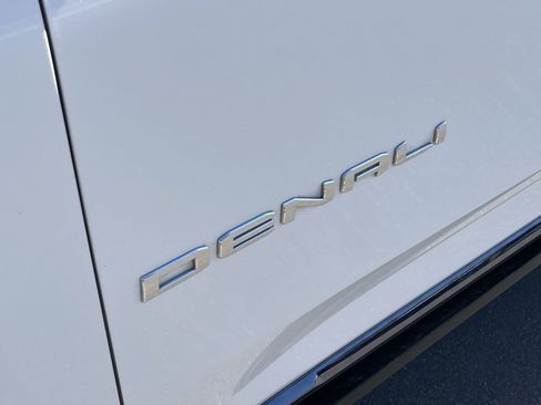 Used 2023 GMC Yukon Denali Ultimate image 33