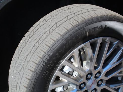 Used 2024 GMC Acadia Denali image 16