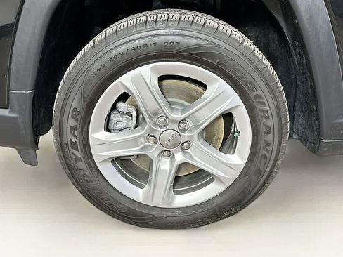 Used 2023 Jeep Compass Latitude AWD/4WD image 8