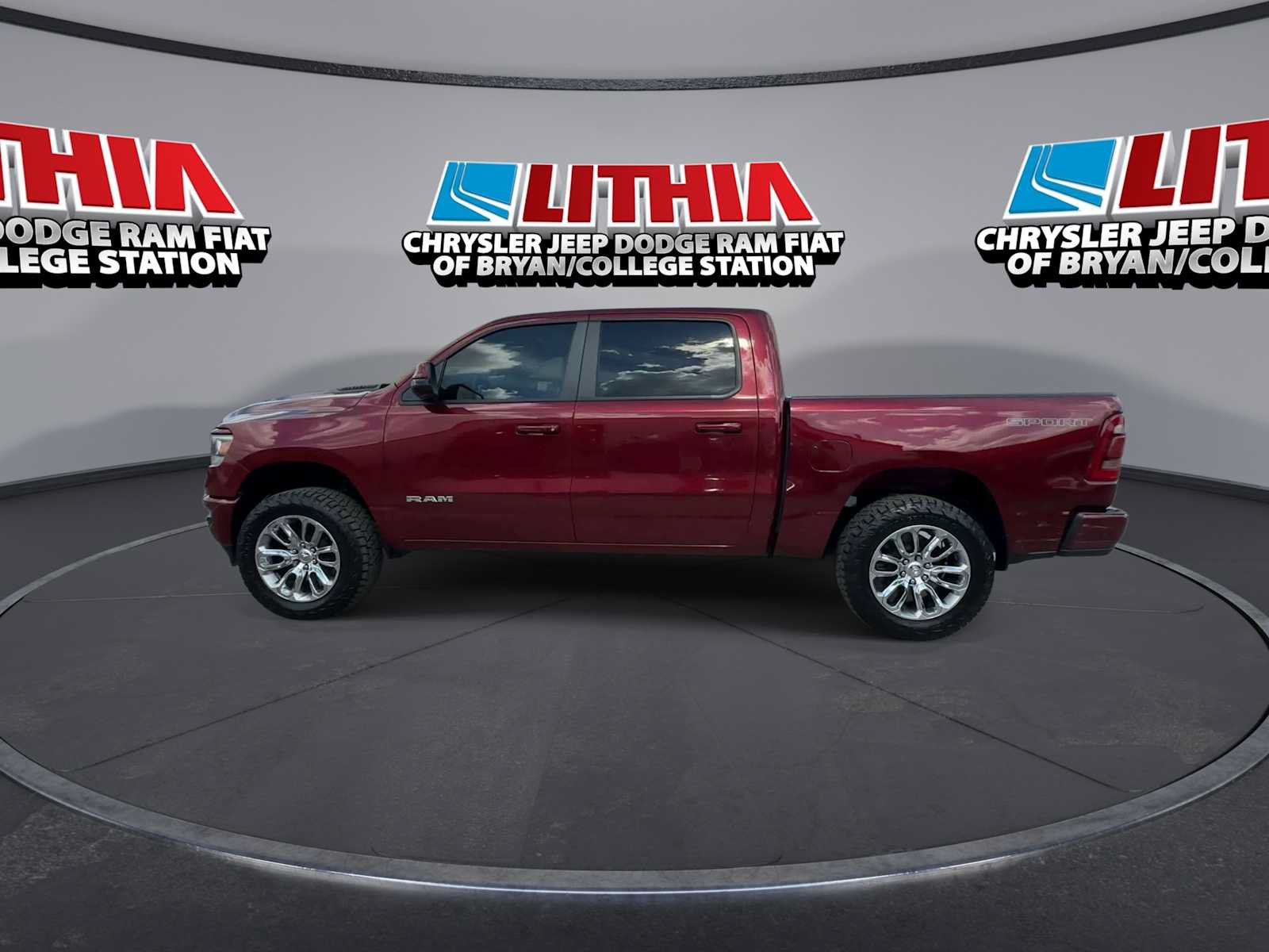 Used 2023 RAM 1500 Laramie AWD/4WD image 5