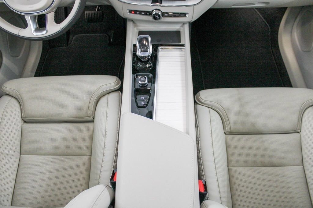 Certified 2026 Volvo XC60 B5 Ultra w/ Protection Package Premier AWD/4WD image 24