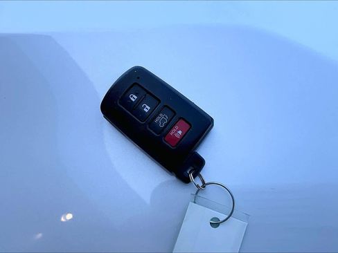 Used 2019 Toyota Highlander XLE image 14