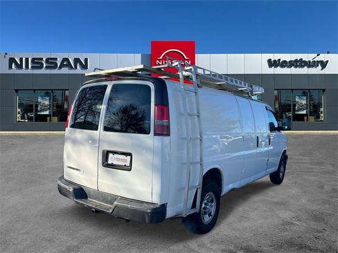 Used 2018 Chevrolet Express 2500 Extended image 4