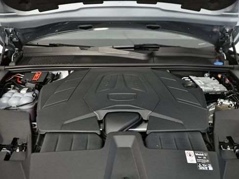 Certified 2025 Porsche Cayenne image 32