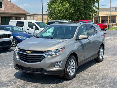 Used 2018 Chevrolet Equinox LT w/ Sun & Infotainment Package FWD image 5