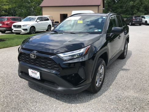 Certified 2025 Toyota RAV4 LE AWD/4WD image 4