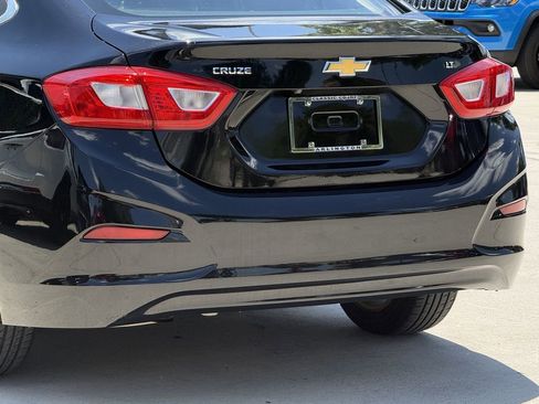 Used 2017 Chevrolet Cruze LT w/ Sun And Sound Package FWD image 6