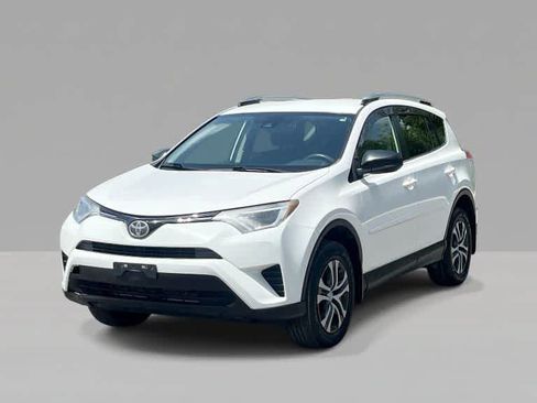 Used 2017 Toyota RAV4 LE AWD/4WD image 4