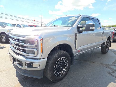 Used 2023 Ford F350 Platinum AWD/4WD image 2