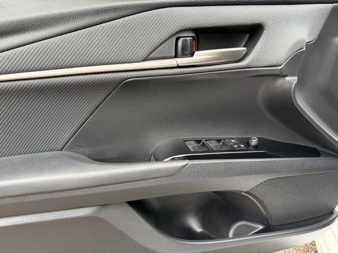 Used 2025 Toyota Camry SE image 16