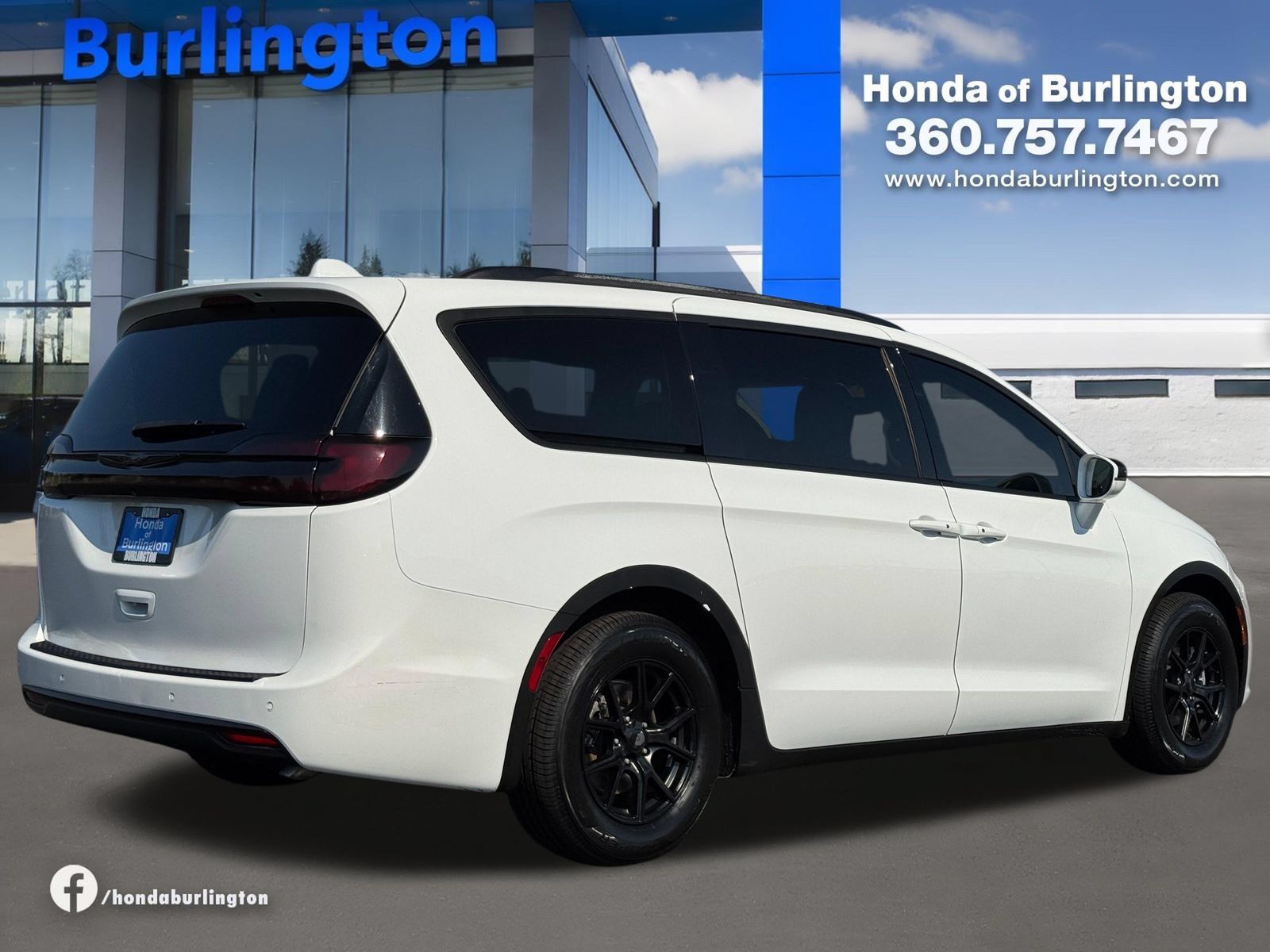 Used 2022 Chrysler Pacifica Touring-L FWD image 6