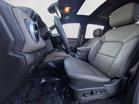 Used 2025 Chevrolet Colorado ZR2 w/ Midnight Edition image 17