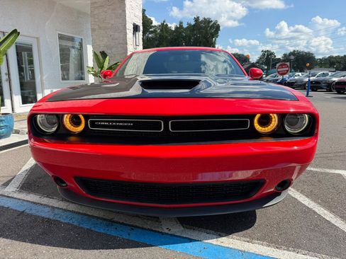 Used 2018 Dodge Challenger SXT RWD image 4