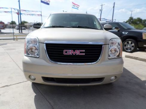 Used 2007 GMC Yukon SLT w/ SLT Preferred Equipment Group image 2