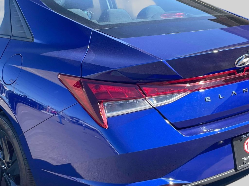 Used 2023 Hyundai Elantra SEL w/ Cargo Package FWD image 11