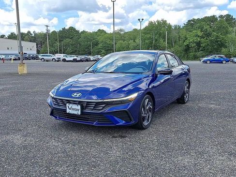 Certified 2025 Hyundai Elantra Sport FWD image 4
