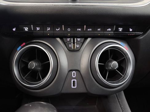Used 2019 Chevrolet Blazer LT w/ Sound & Technology Package FWD image 32