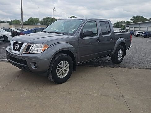 Used 2018 Nissan Frontier SV w/ Value Truck Package AWD/4WD image 3