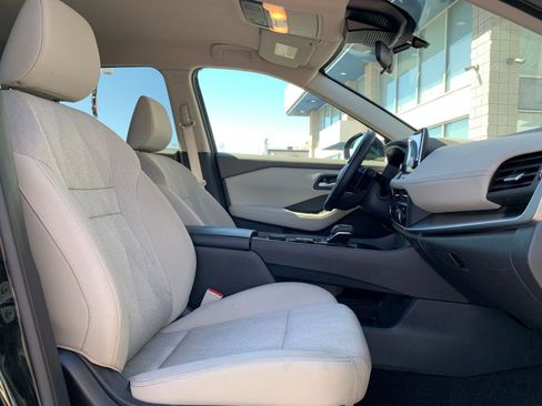 Used 2025 Nissan Rogue SV image 38