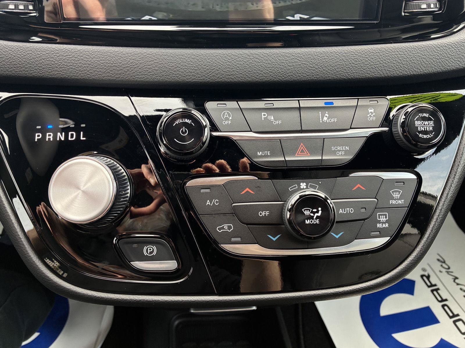 New 2025 Chrysler Pacifica Select FWD image 29