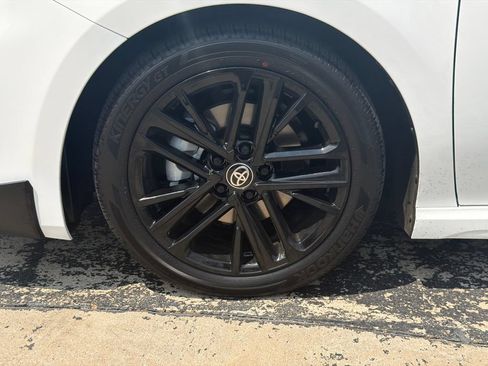 New 2026 Toyota Camry Hybrid FWD image 14