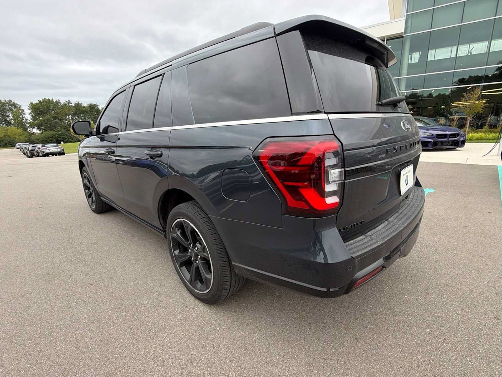 Used 2023 Ford Expedition Limited AWD/4WD image 9