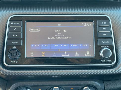 Used 2020 Nissan Kicks S image 19