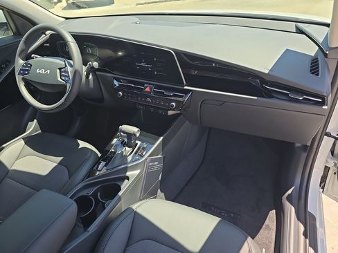 New 2026 Kia Niro EX FWD image 11