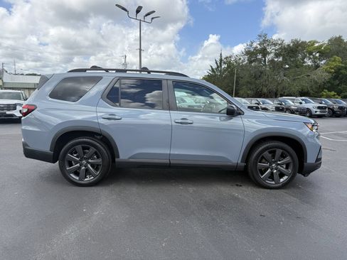 Used 2023 Honda Pilot Sport image 3