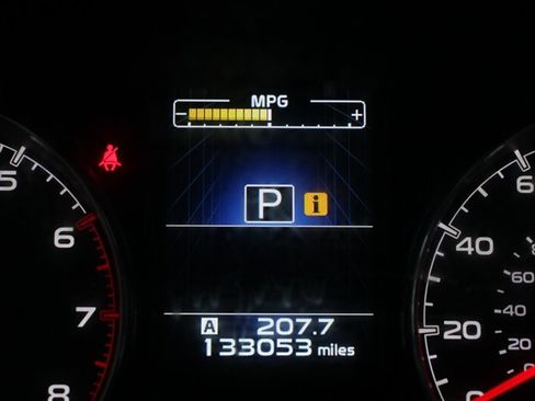 Used 2013 Subaru Outback 2.5i Limited w/ Moonroof Pkg AWD/4WD image 7