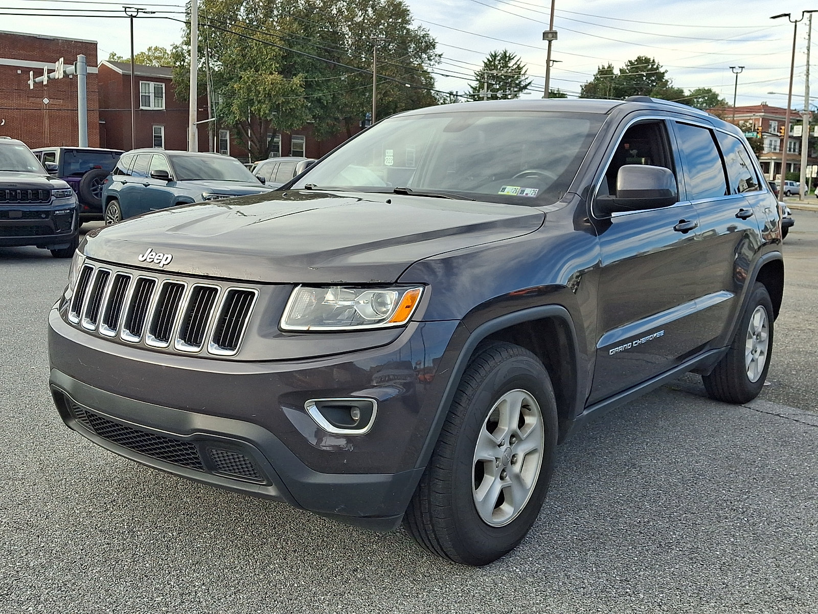 Used 2015 Jeep Grand Cherokee Laredo w/ Quick Order Package 23E AWD/4WD image 3