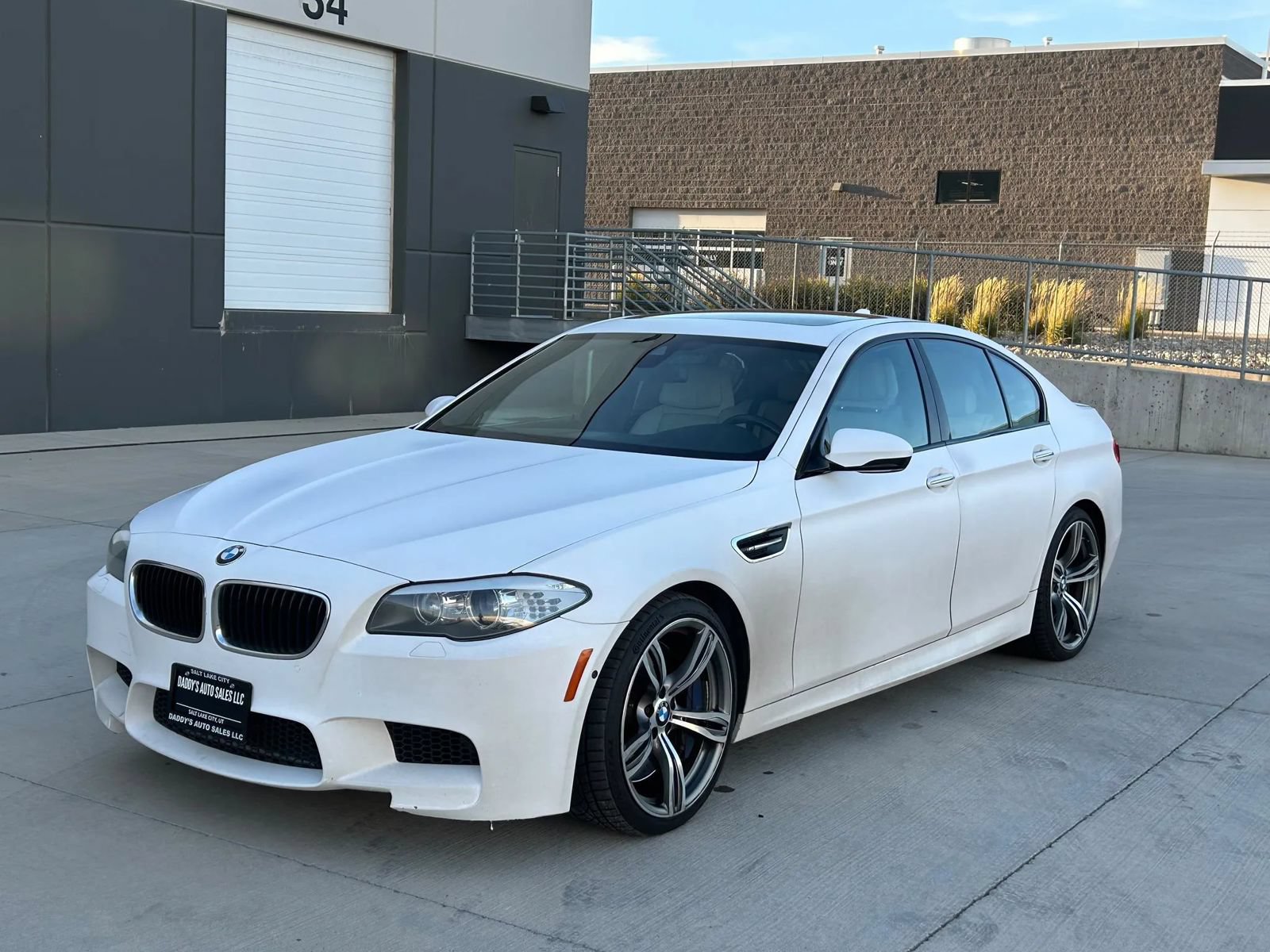 Used 2013 BMW M5 RWD image 1