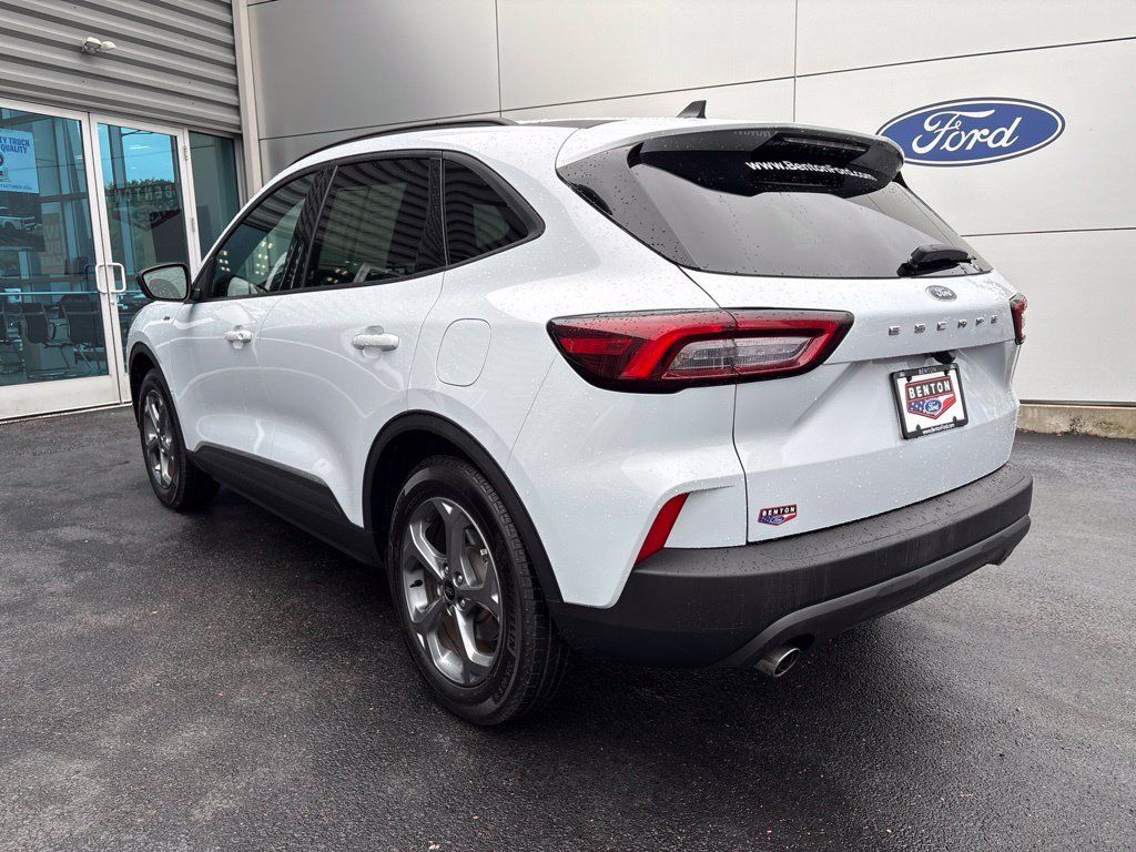Used 2025 Ford Escape ST-Line FWD image 4