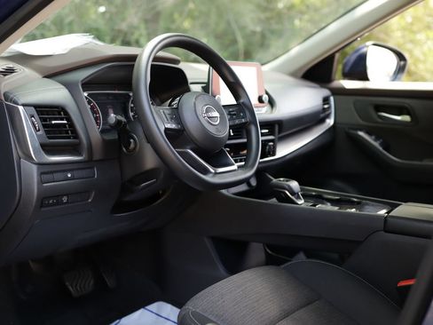 Used 2023 Nissan Rogue SV FWD image 9