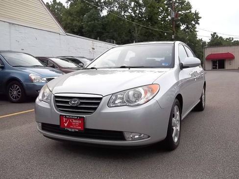 Used 2009 Hyundai Elantra SE FWD image 1