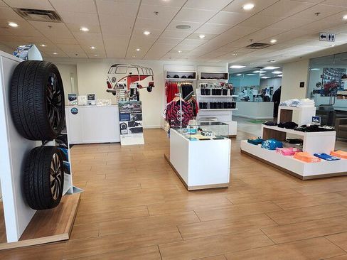 Certified 2024 Volkswagen Atlas Peak Edition SE AWD/4WD image 42