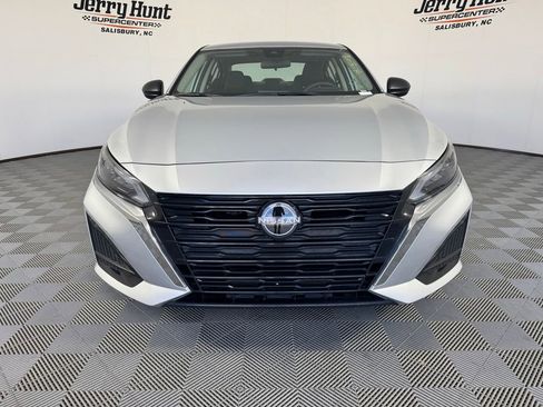 Used 2025 Nissan Altima 2.5 SV FWD image 5