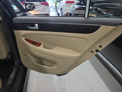 Used 2013 Hyundai Genesis 3.8 w/ Premium Pkg RWD image 16