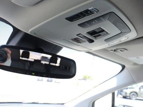Used 2025 Toyota Sienna XLE FWD image 28