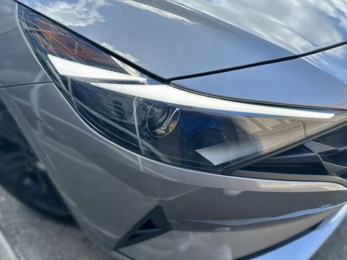 Used 2023 Hyundai Elantra Blue FWD image 9